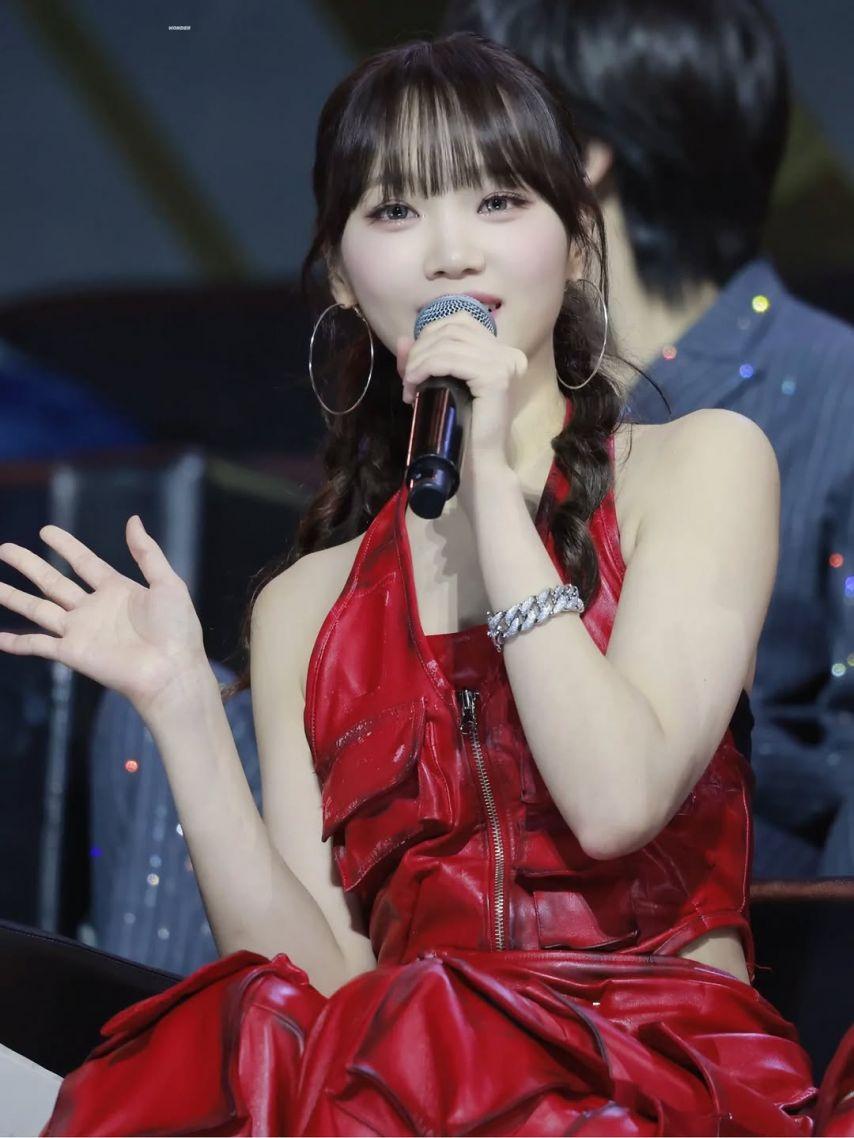 LE SSERAFIM (르세라핌) 김채원2