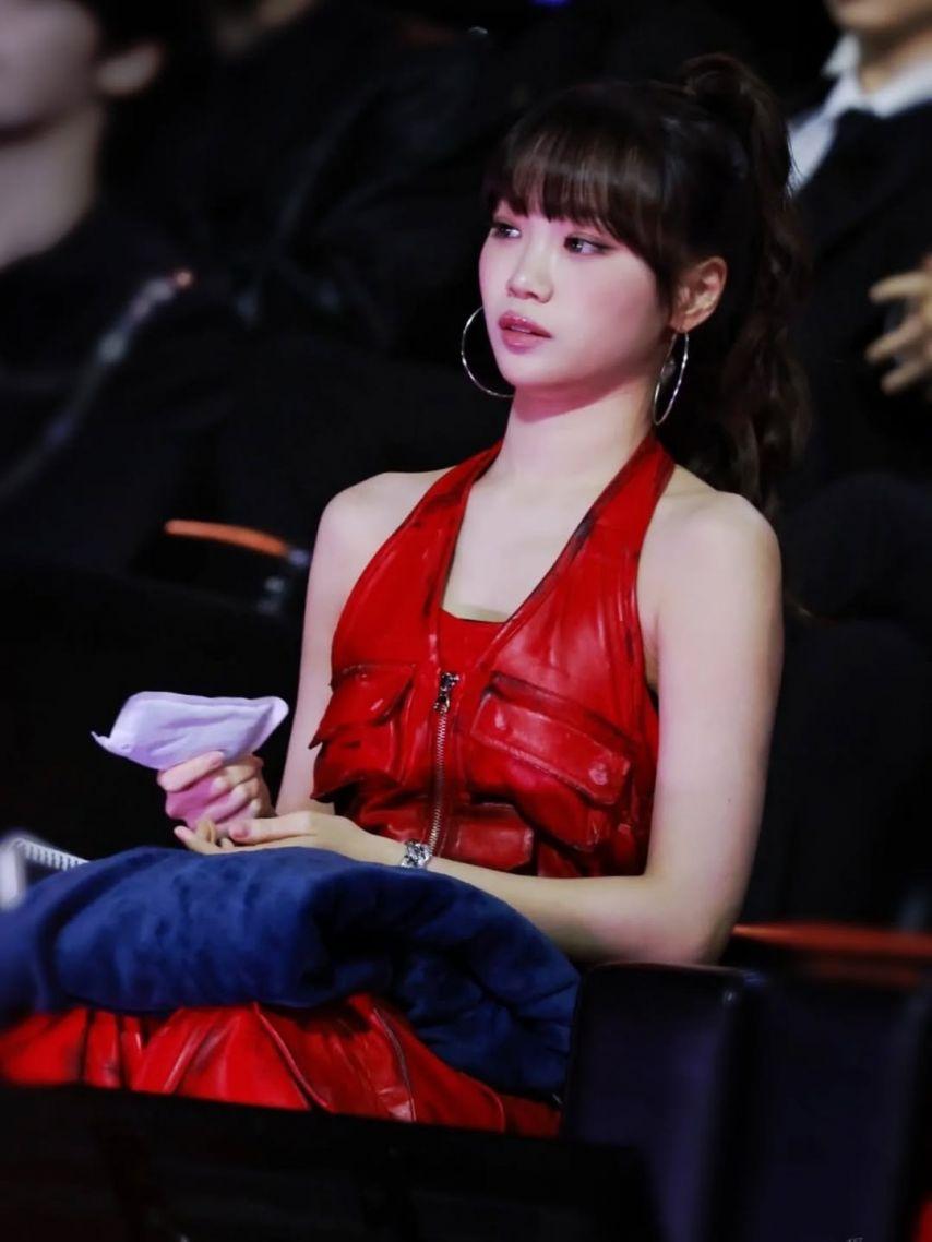 LE SSERAFIM (르세라핌) 김채원2