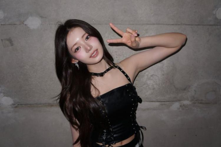 베이비몬스터 로라1