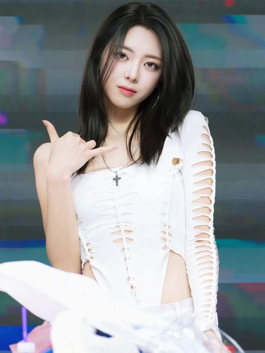 ITZY (있지) 유나1
