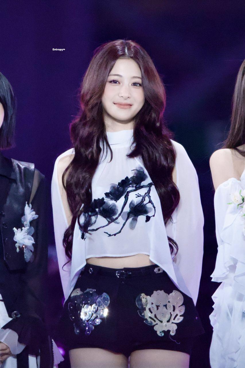 르세라핌 윤진17