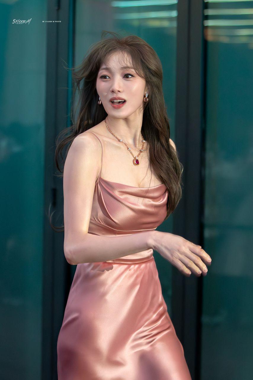 이성경 한국 뮤지컬 어워즈 레드카펫1