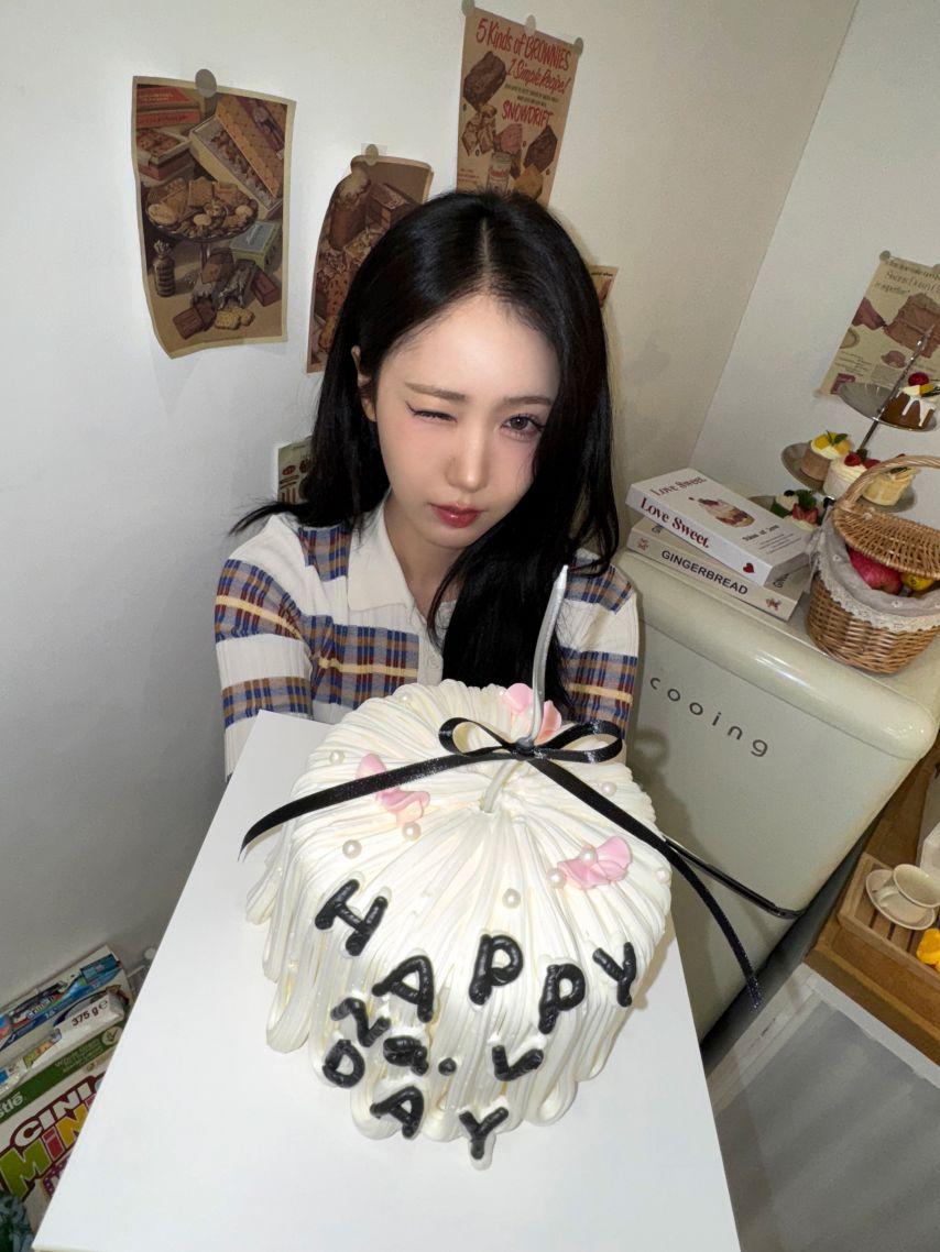 은하 신비 엄지 VIVIZ비비지 HAPPY Na.V DAY/ 엄지 with 전소미/ Look Here1