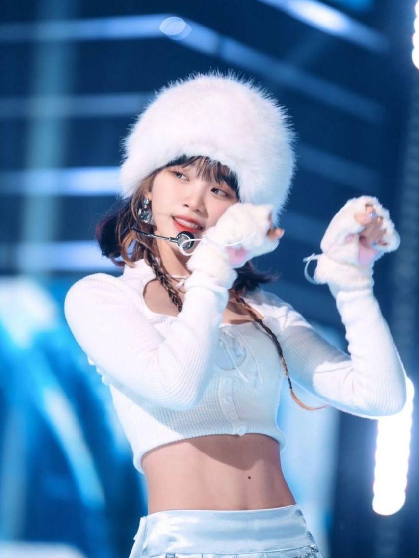 LE SSERAFIM (르세라핌) 김채원1