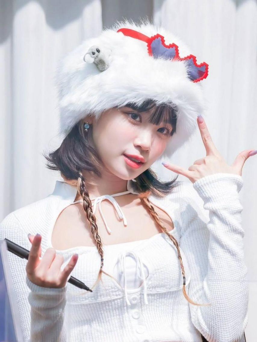 LE SSERAFIM (르세라핌) 김채원5