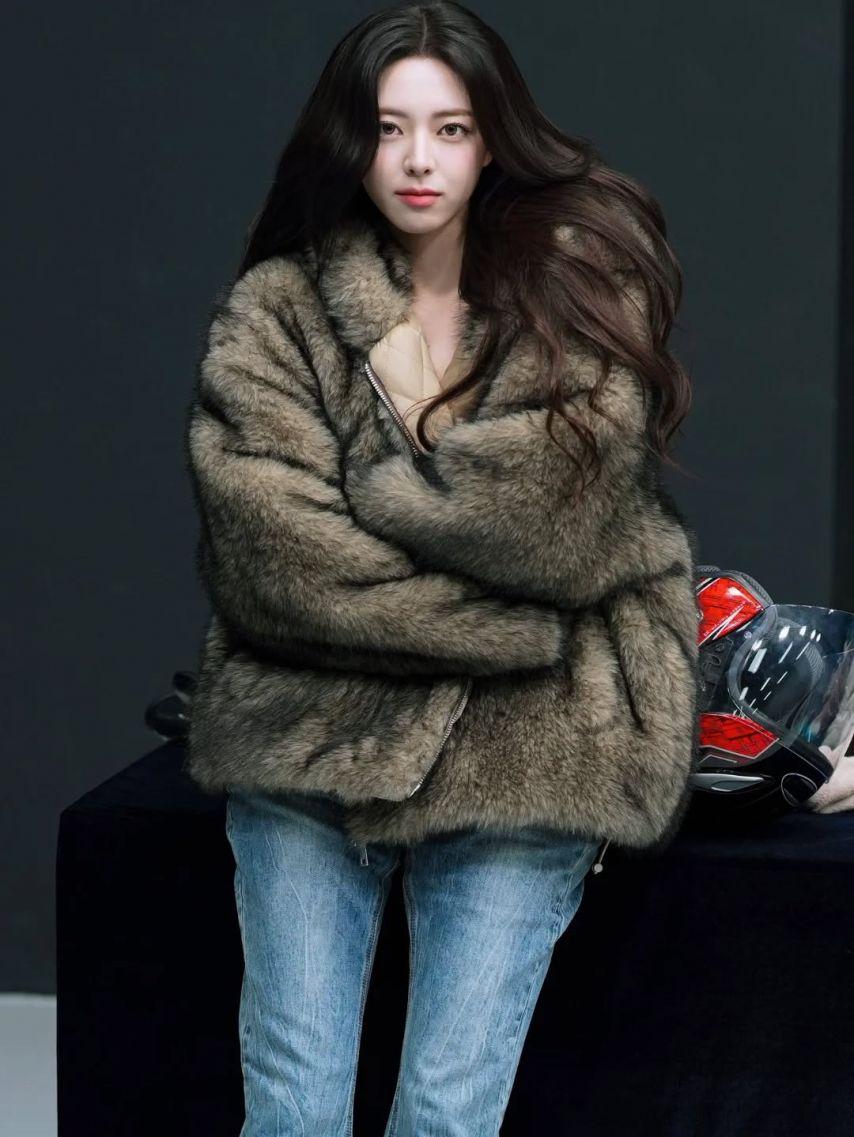 ITZY (있지) 유나0