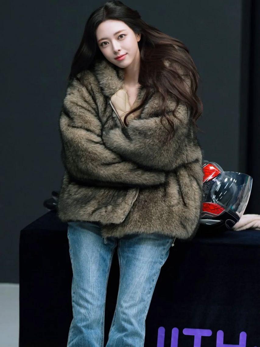 ITZY (있지) 유나1