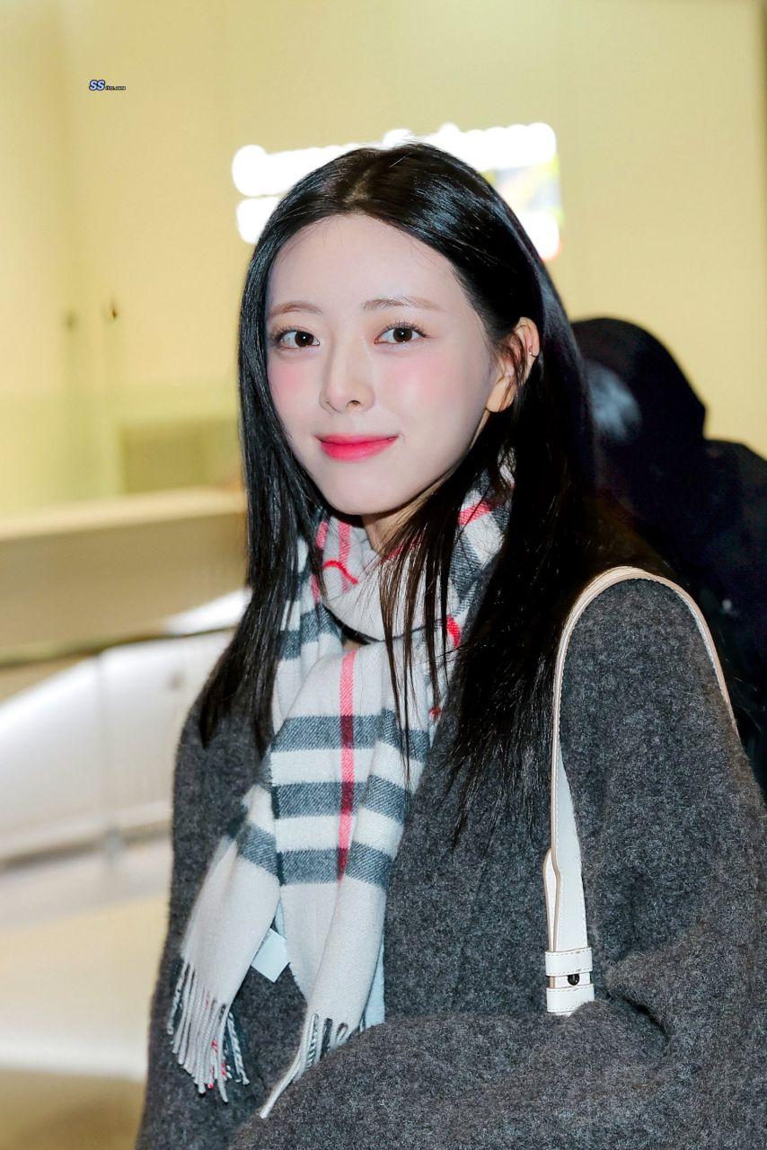 ITZY 유나 260124 출국12