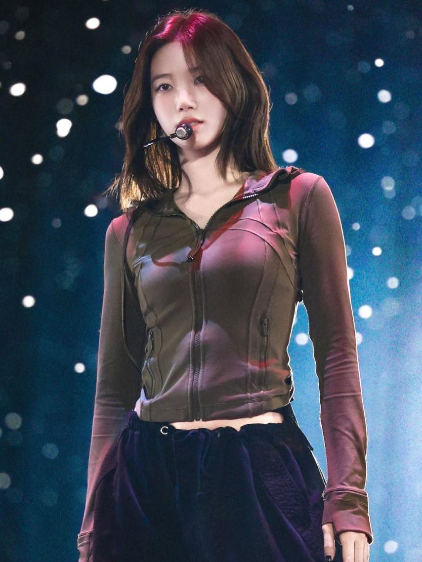 LE SSERAFIM (르세라핌) 카즈하0