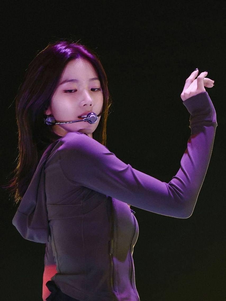 LE SSERAFIM (르세라핌) 카즈하1