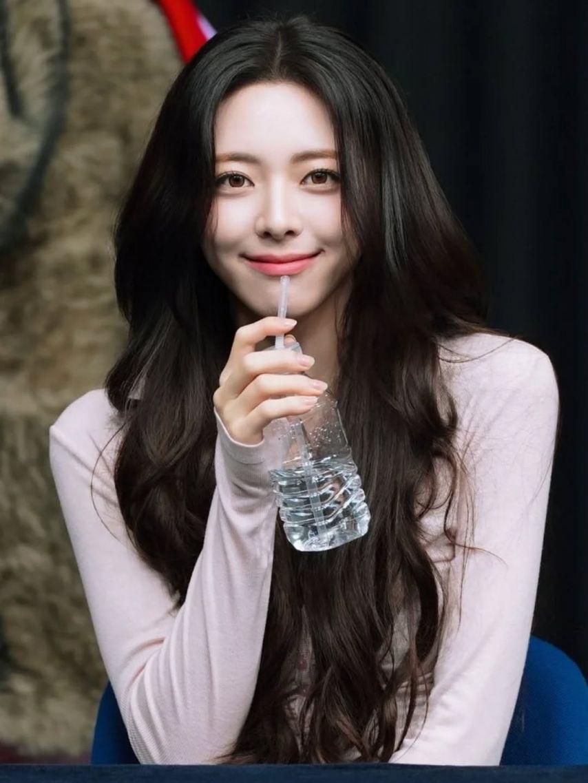 ITZY (있지) 유나0