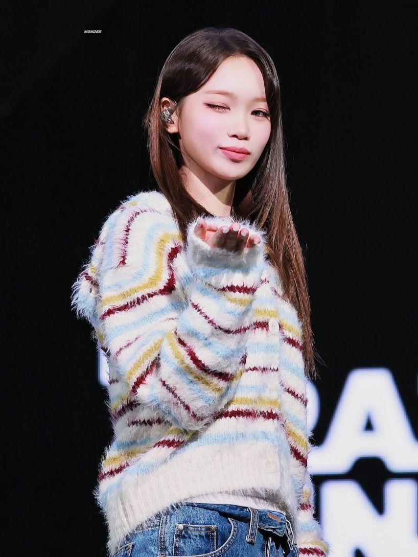 LE SSERAFIM (르세라핌) 김채원11