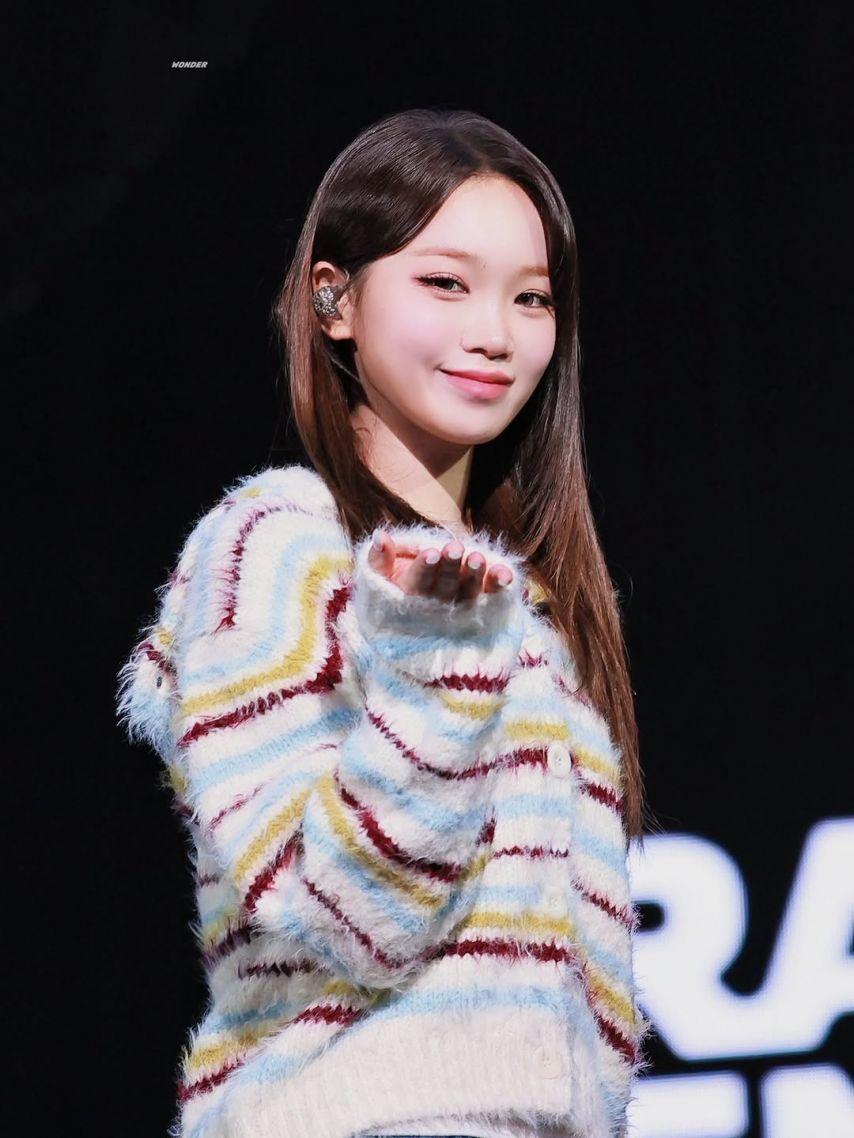 LE SSERAFIM (르세라핌) 김채원13