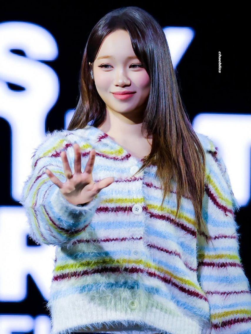 LE SSERAFIM (르세라핌) 김채원14