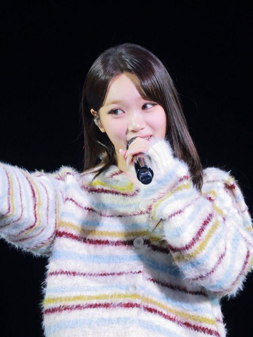 LE SSERAFIM (르세라핌) 김채원9