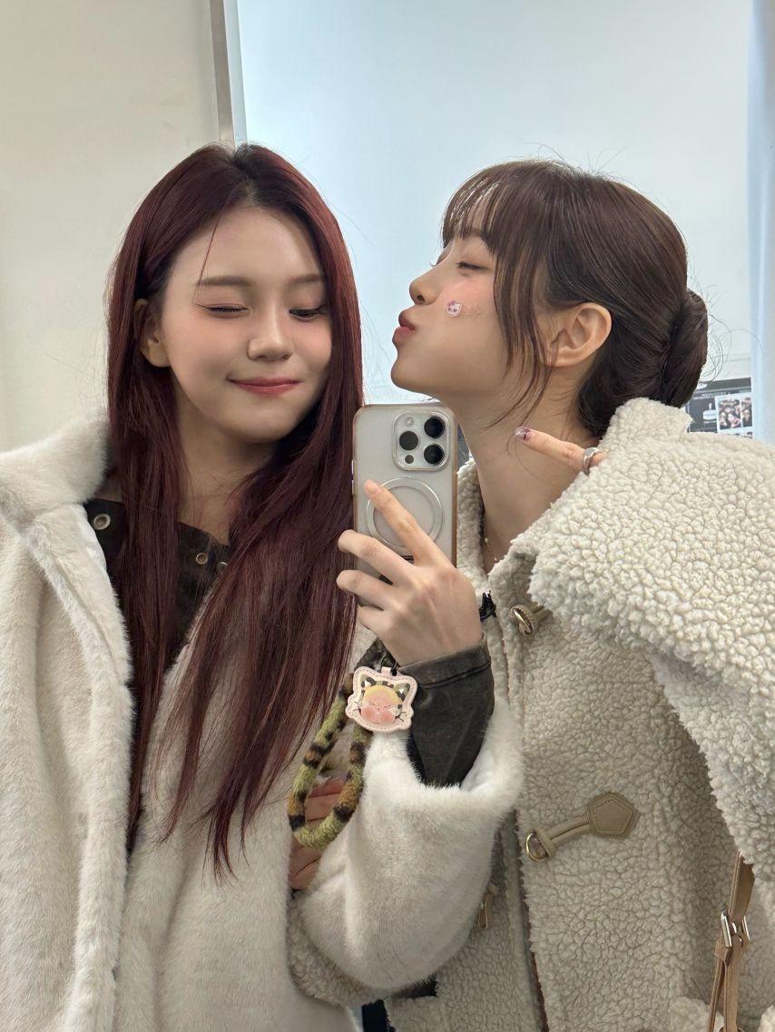 엄지 VIVIZ비비지 with 츄2