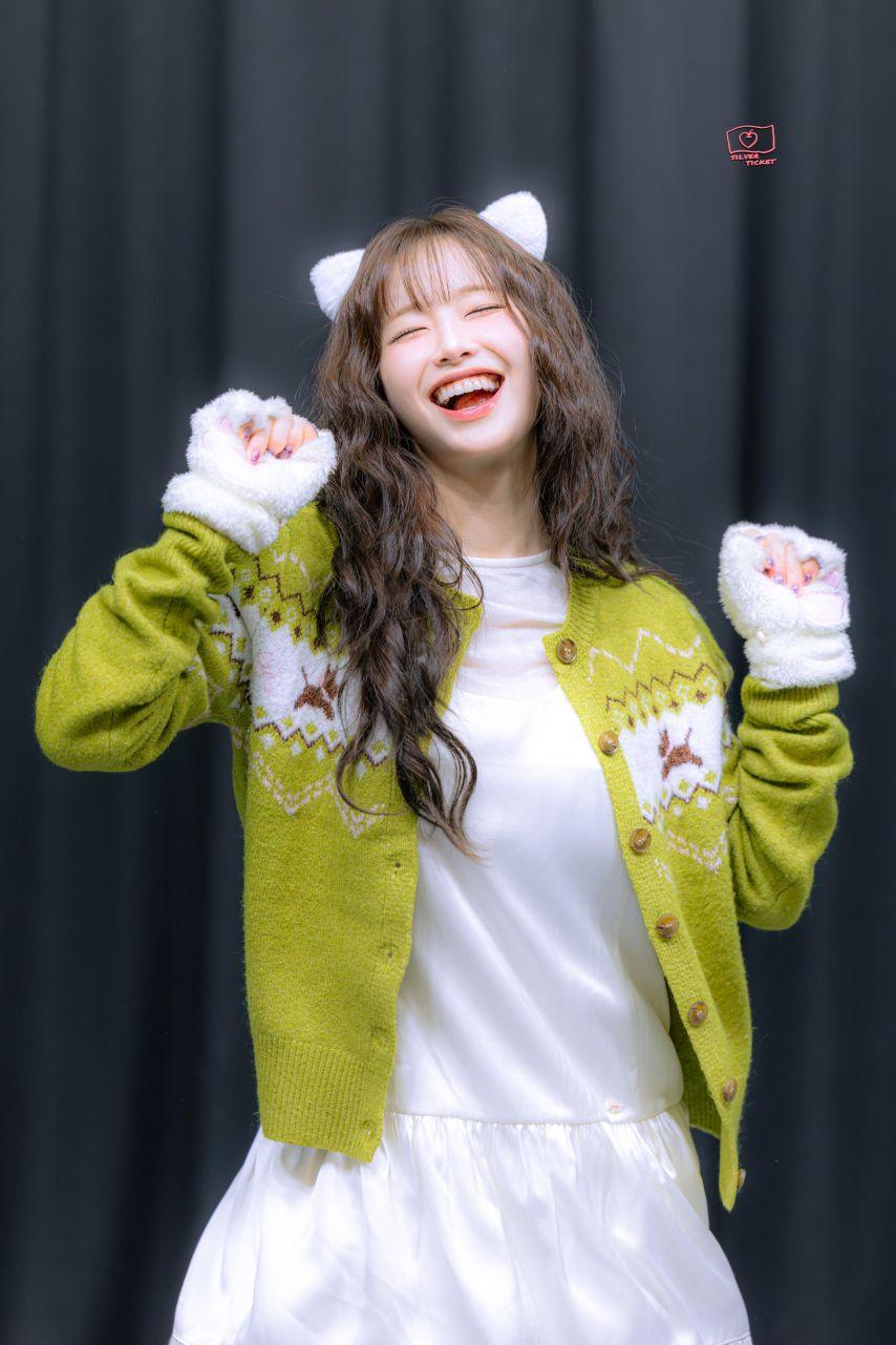 츄 인별 등/ with 권은비/ 25122724