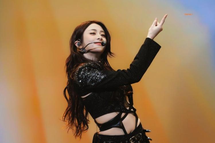 르세라핌 허윤진0