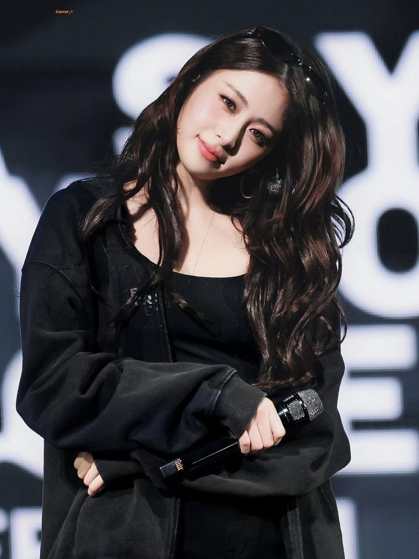 LE SSERAFIM (르세라핌) 허윤진0