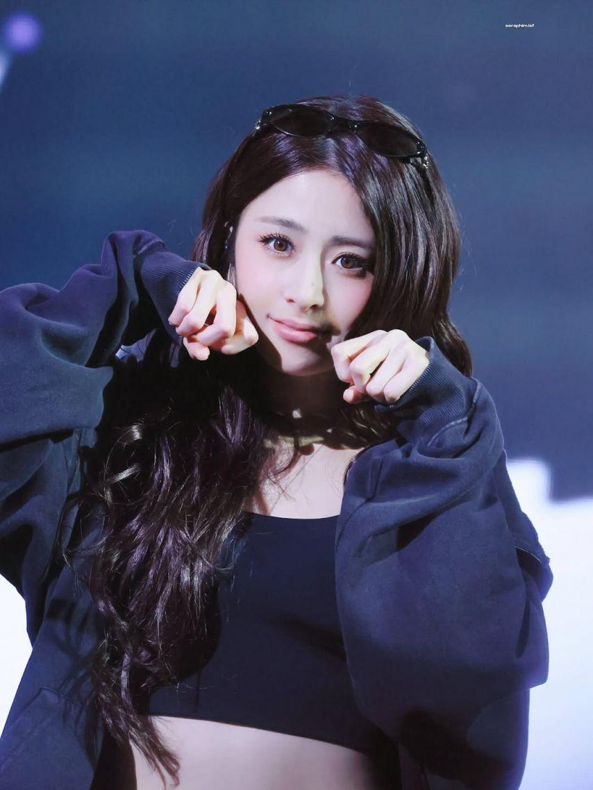 LE SSERAFIM (르세라핌) 허윤진11