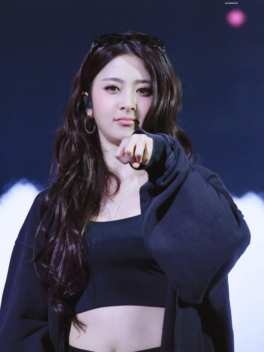 LE SSERAFIM (르세라핌) 허윤진12