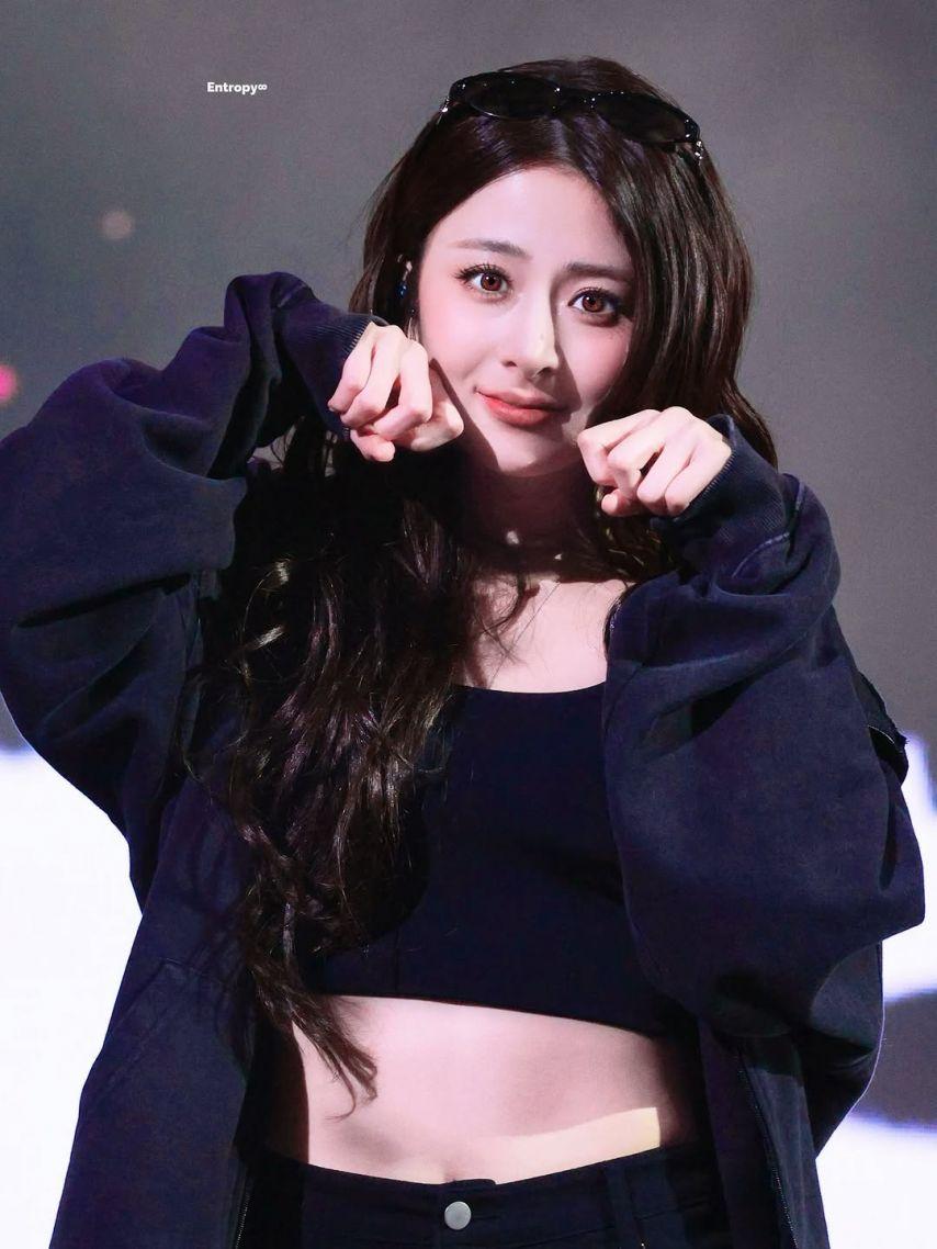 LE SSERAFIM (르세라핌) 허윤진3