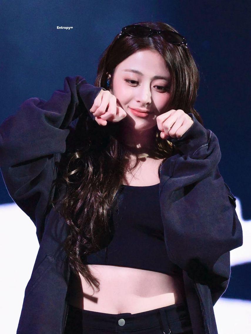 LE SSERAFIM (르세라핌) 허윤진4