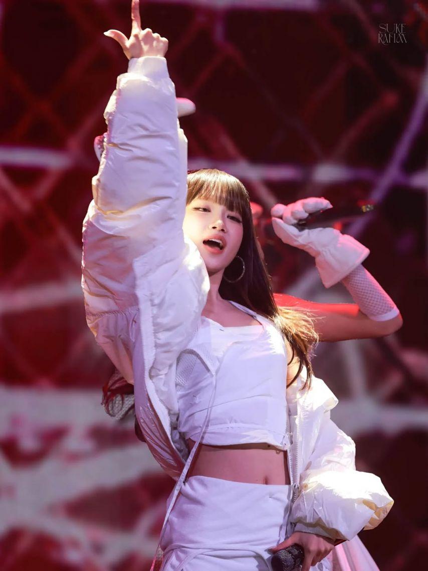 LE SSERAFIM (르세라핌) 김채원1