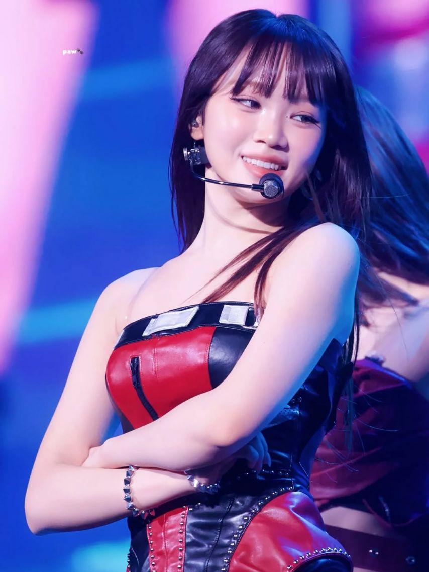 LE SSERAFIM (르세라핌) 김채원5