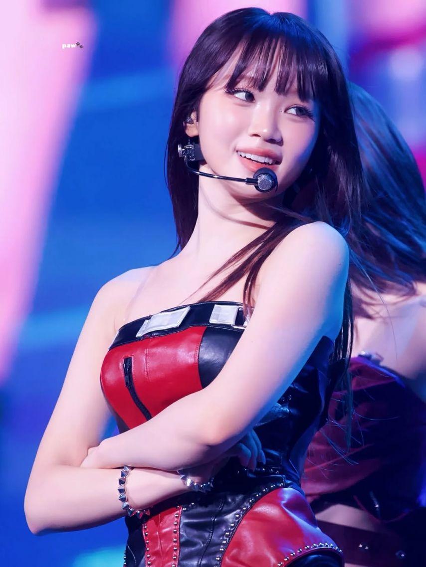 LE SSERAFIM (르세라핌) 김채원6