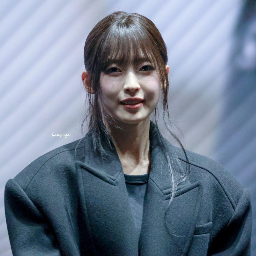 아린 오마이걸 260210 매드댄스오피스 무대인사3