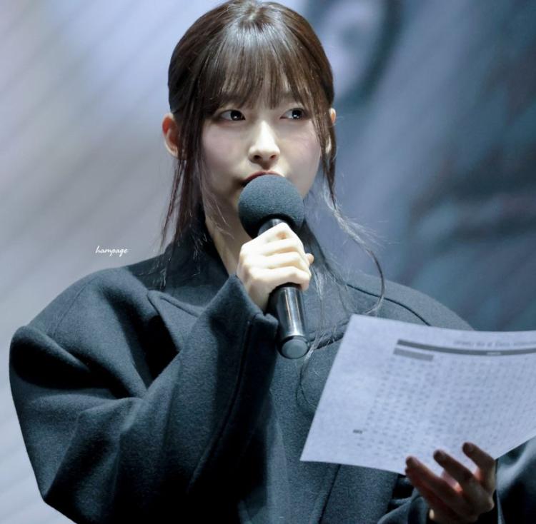 아린 오마이걸 260210 매드댄스오피스 무대인사5