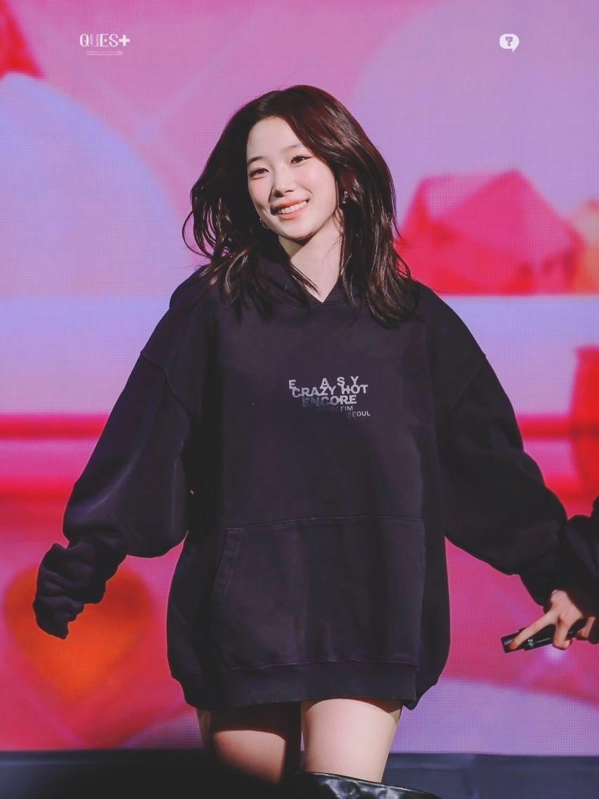 LE SSERAFIM (르세라핌) 카즈하1