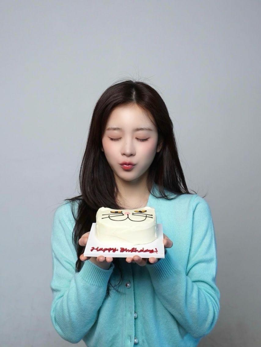 우연 WOOAH우아 인별 등 030211 생일 with 나나 소라 루시 민서21