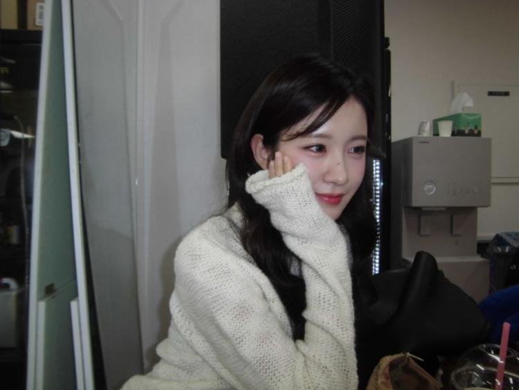 우연 WOOAH우아 인별 등 030211 생일 with 나나 소라 루시 민서5