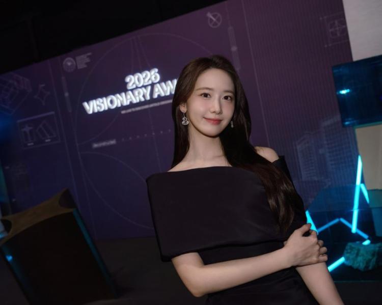 윤아 소녀시대 2026비저너리/ 권유리1