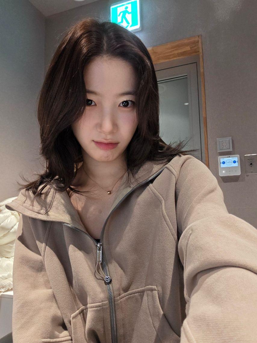 LE SSERAFIM (르세라핌) 카즈하9