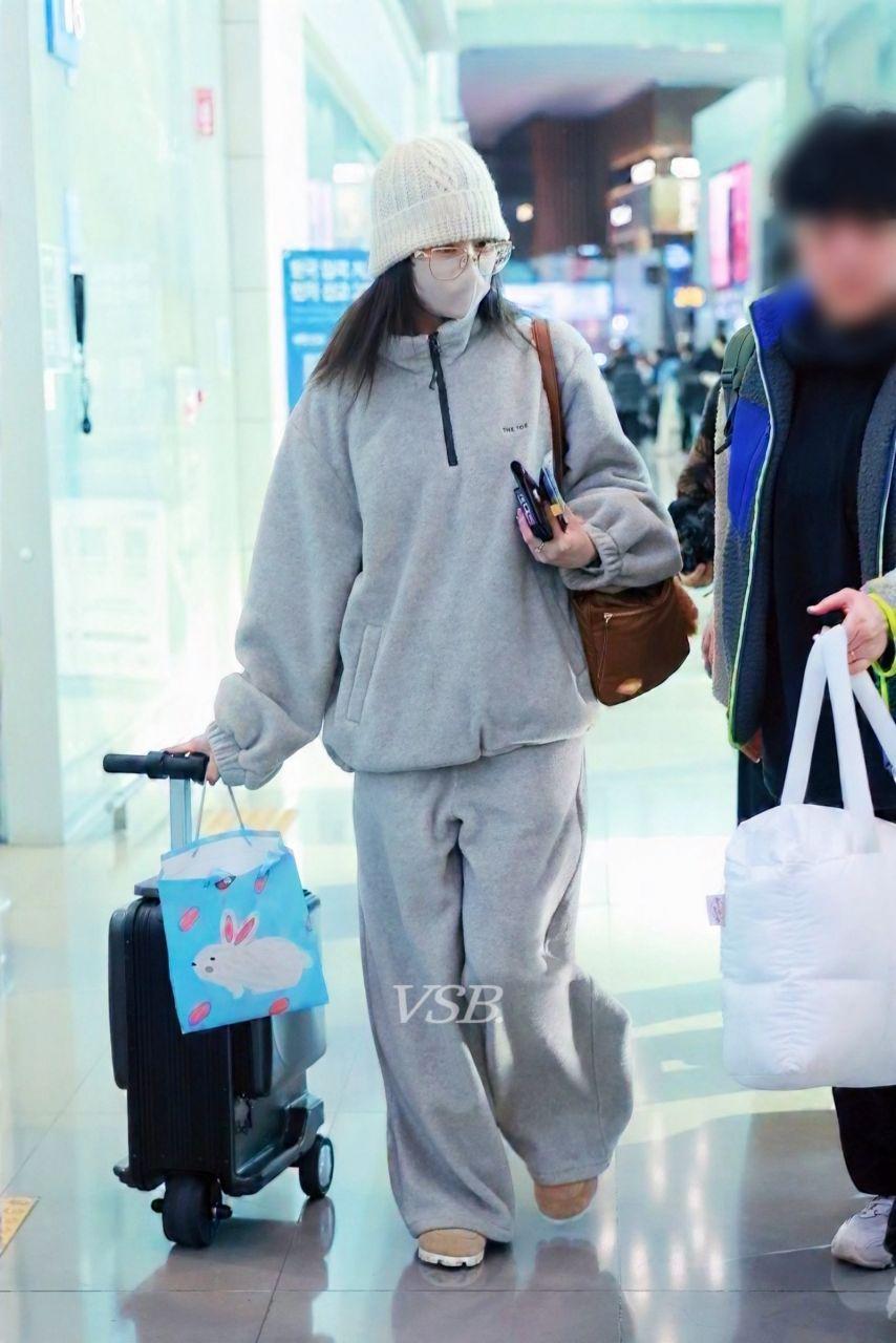 트와이스 사나 쯔위 출국1