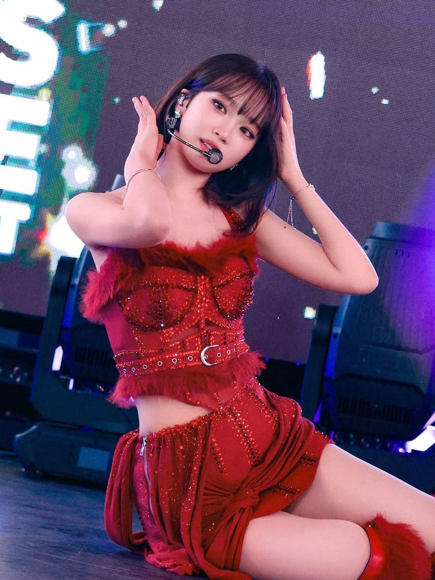 LE SSERAFIM (르세라핌) 김채원8