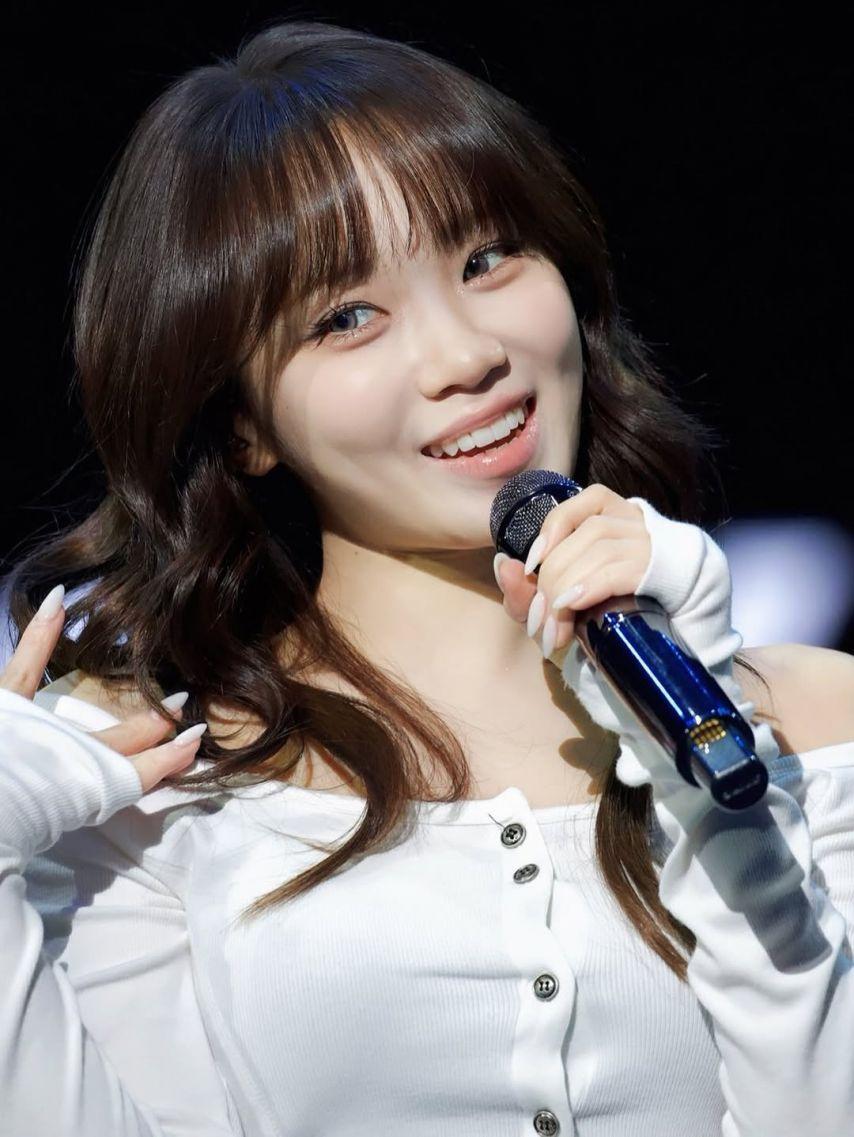 LE SSERAFIM (르세라핌) 김채원0