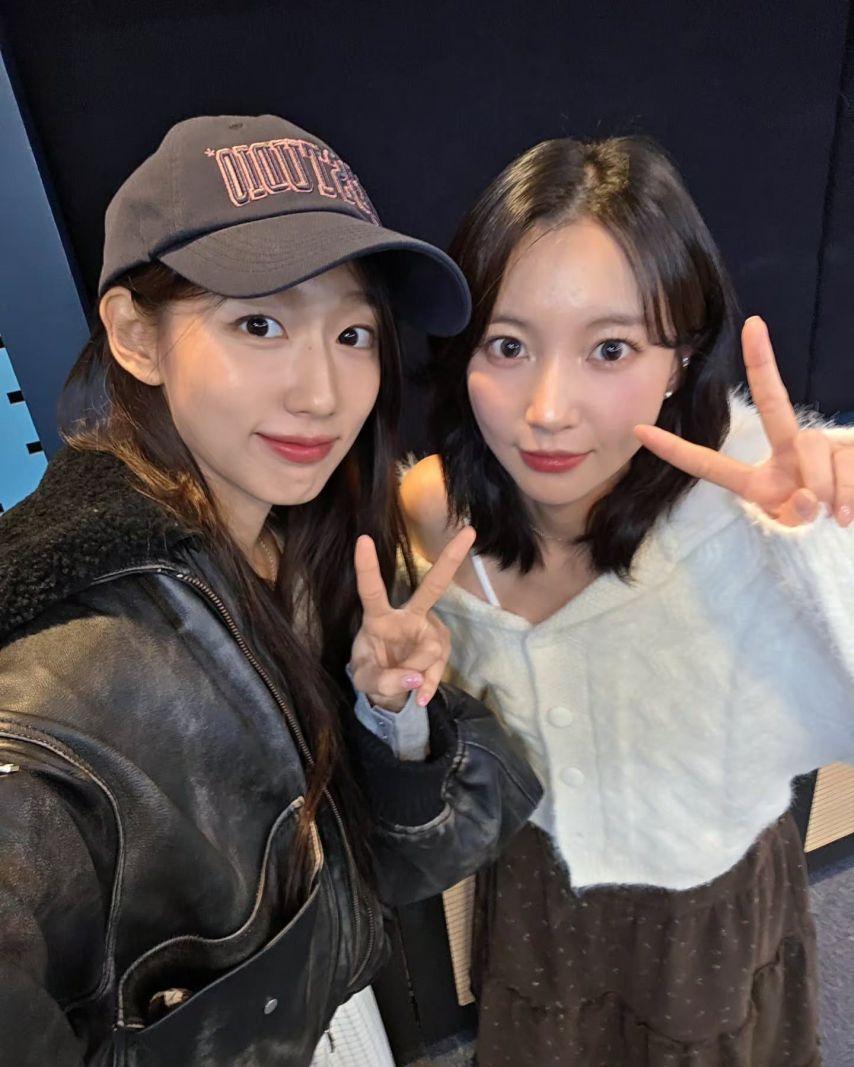 유빈 오마이걸 with 정예인 러블리즈 배텐1