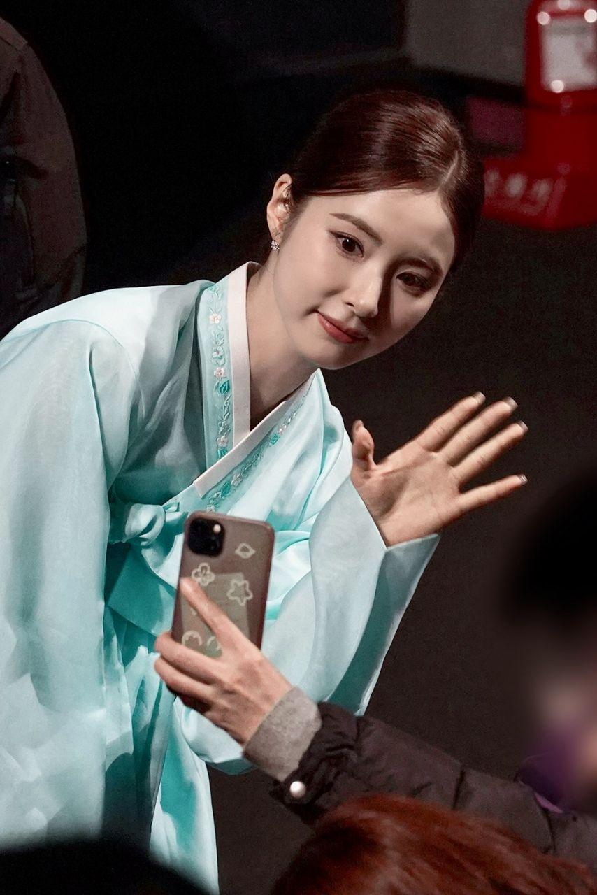 신세경 휴민트 무대인사 등12