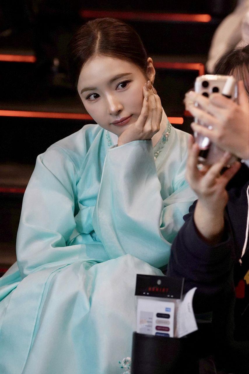 신세경 휴민트 무대인사 등13