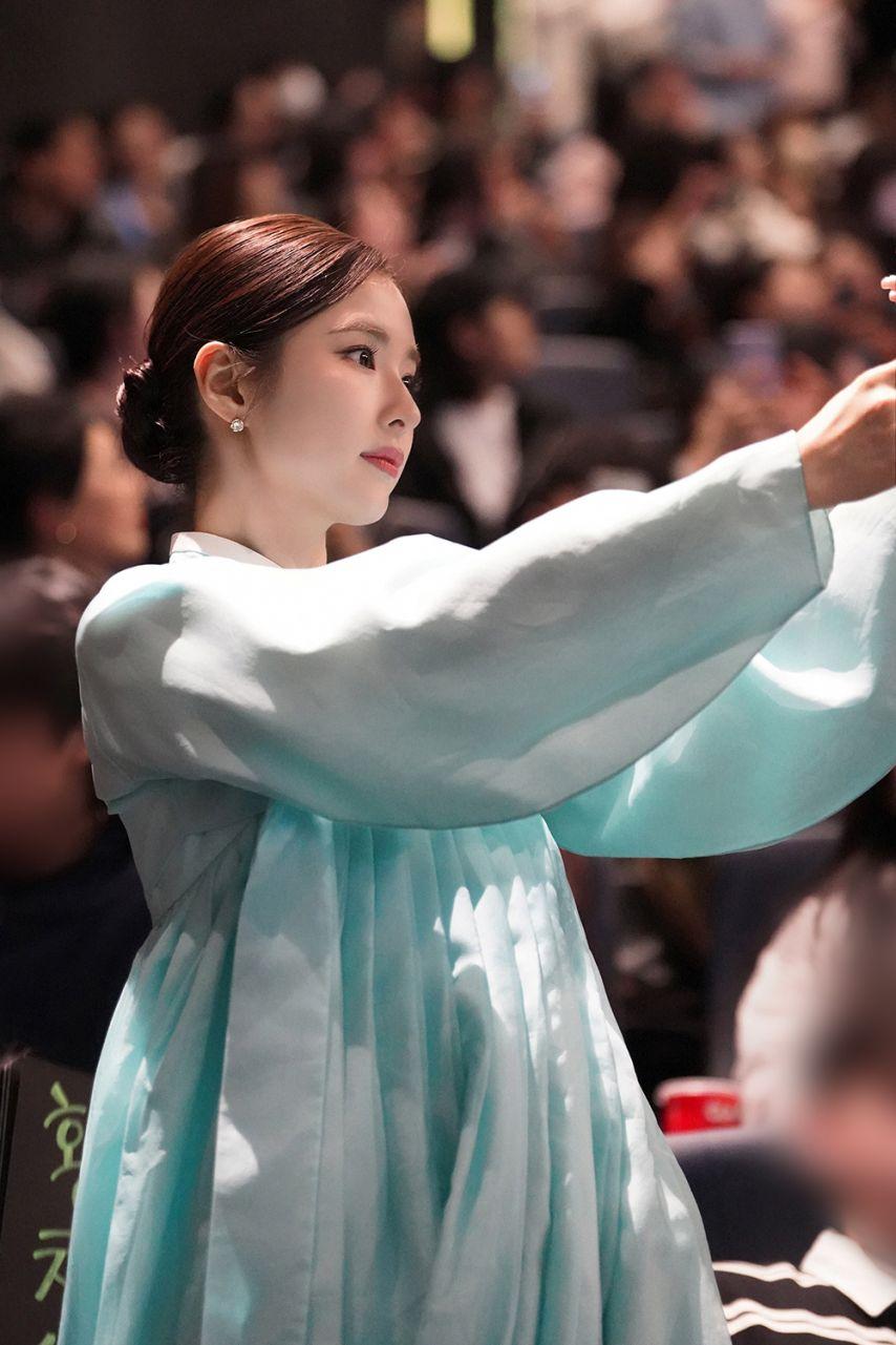 신세경 휴민트 무대인사 등17