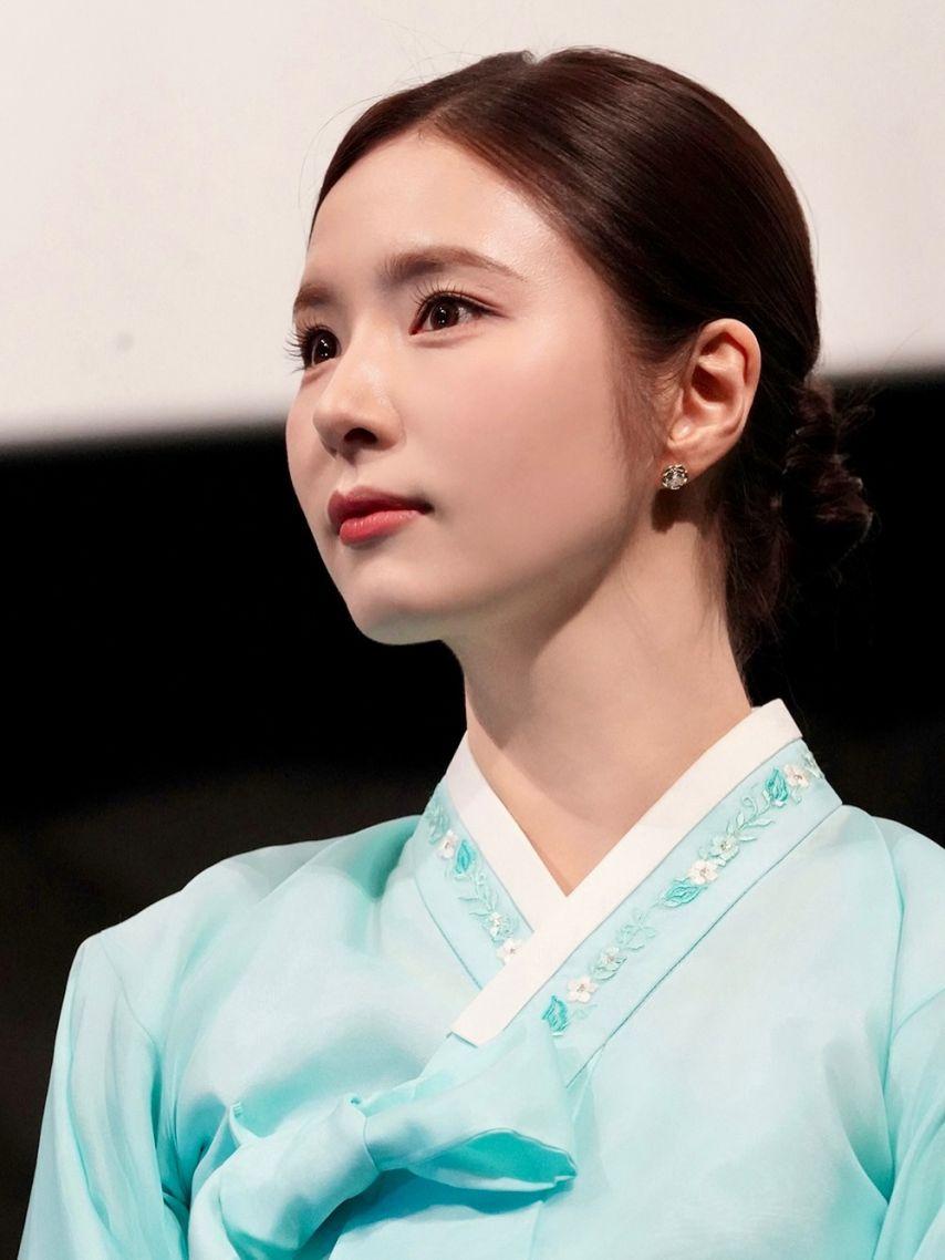 신세경 휴민트 무대인사 등2