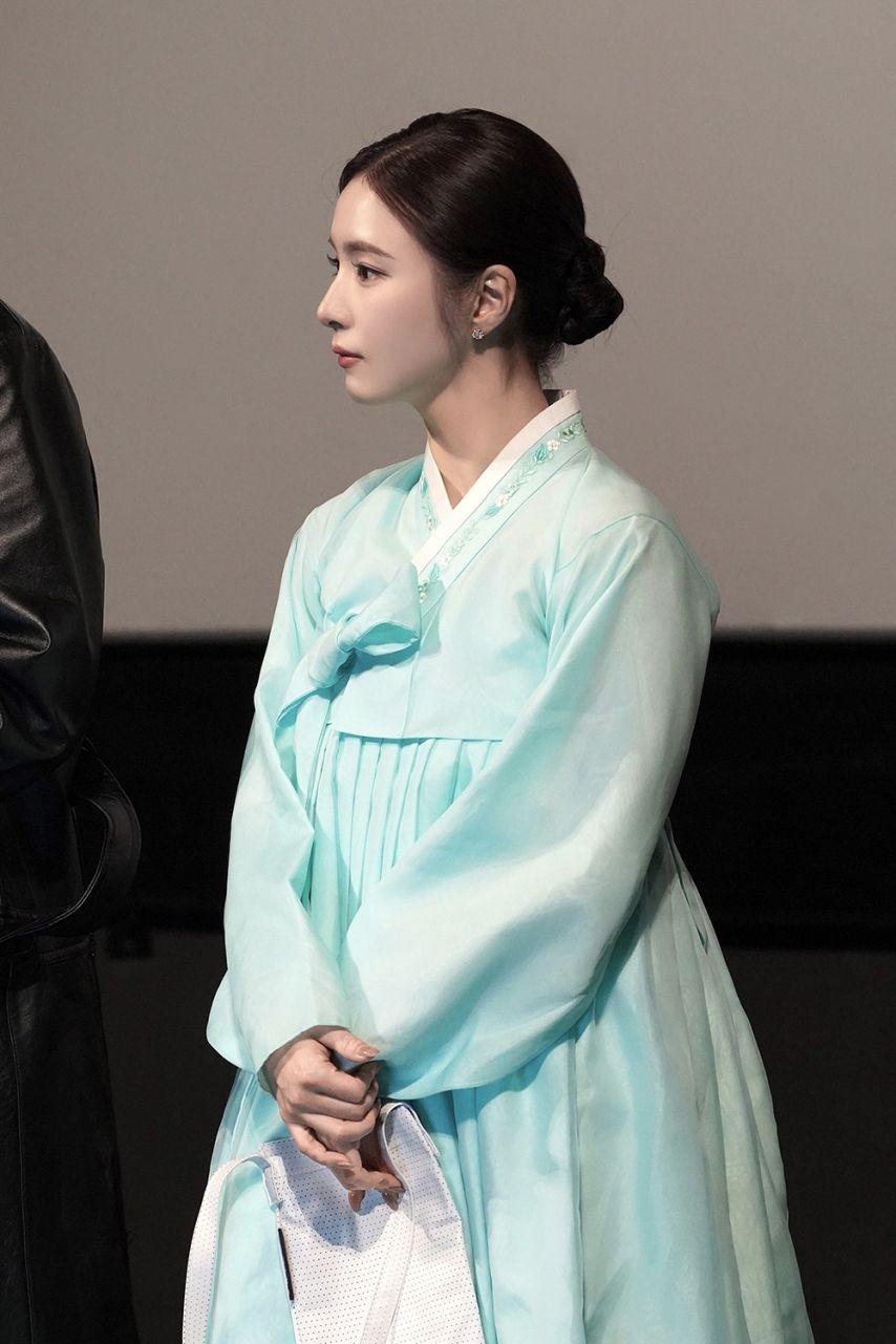 신세경 휴민트 무대인사 등8