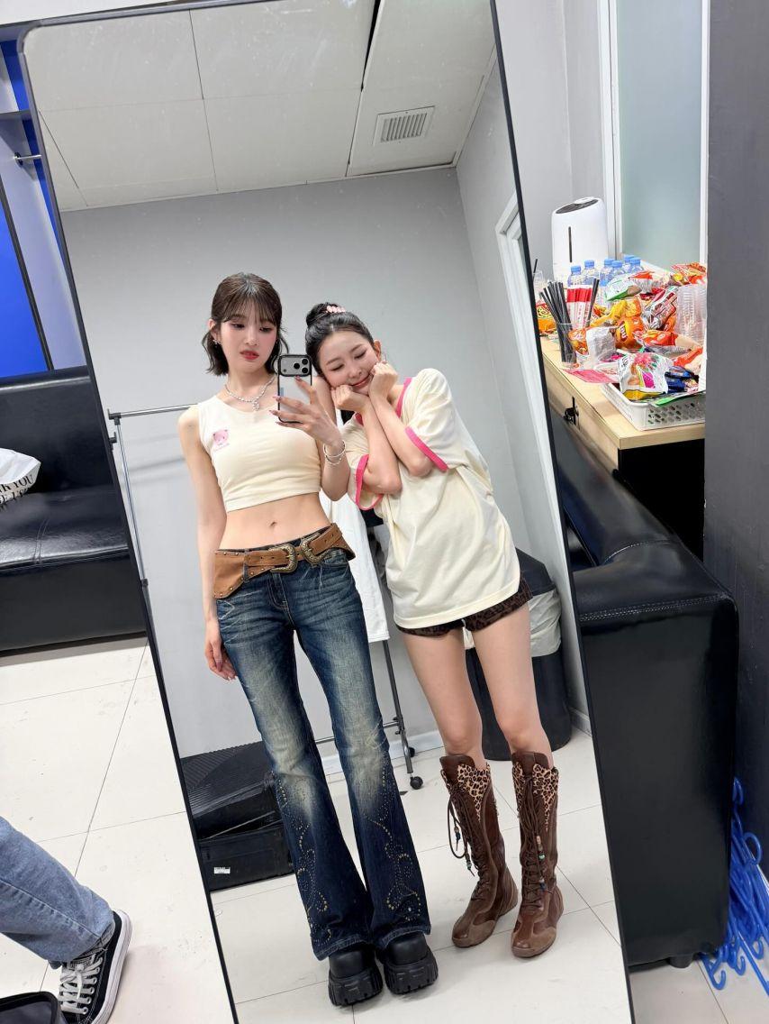 조이 레드벨벳 인별 with 슬기 아이린/ 슬기 with 유하 Hearts2Hearts0