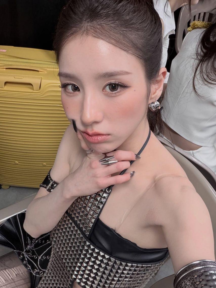 희진 ARTMS아르테미스 인별11