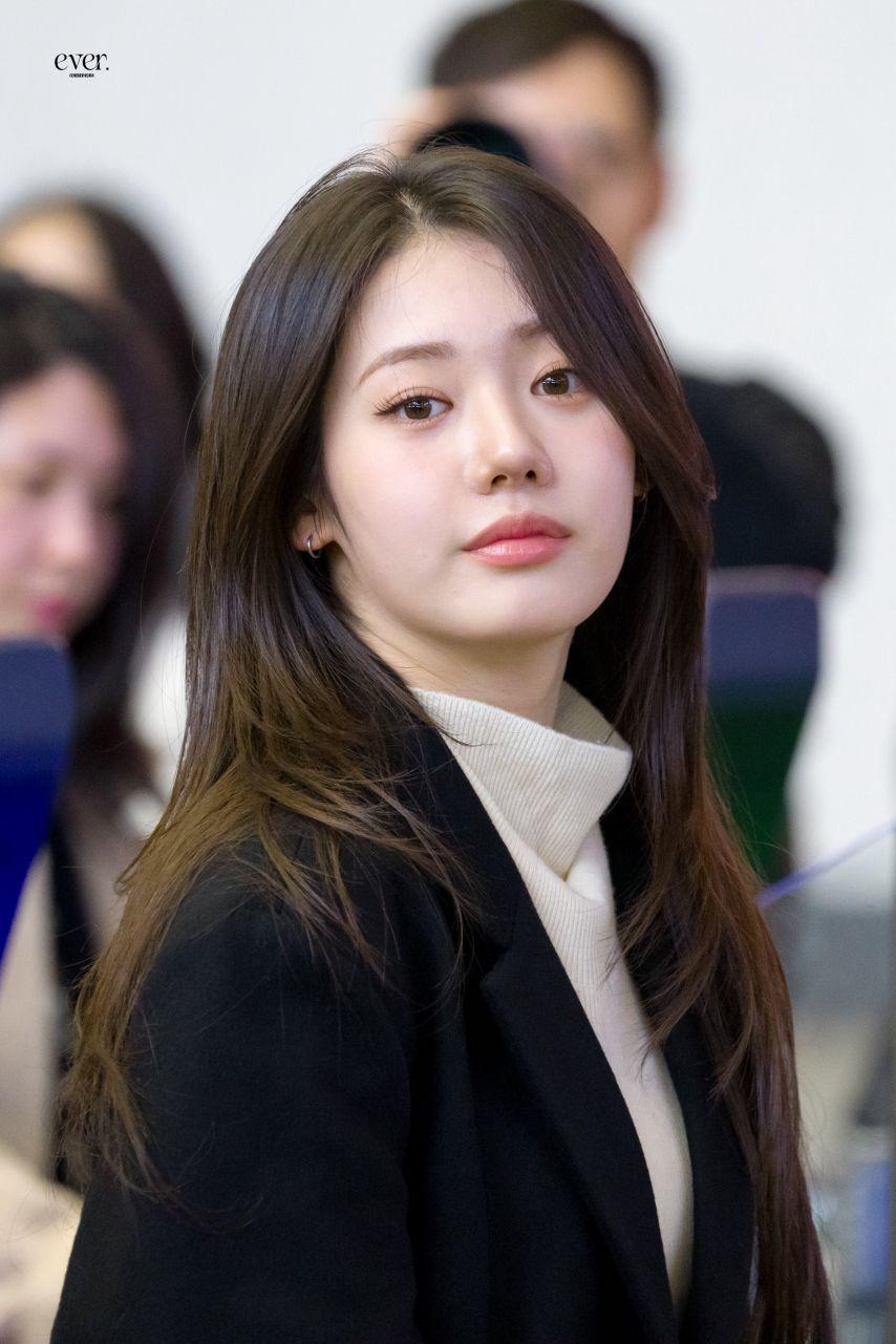 베이비몬스터 로라1