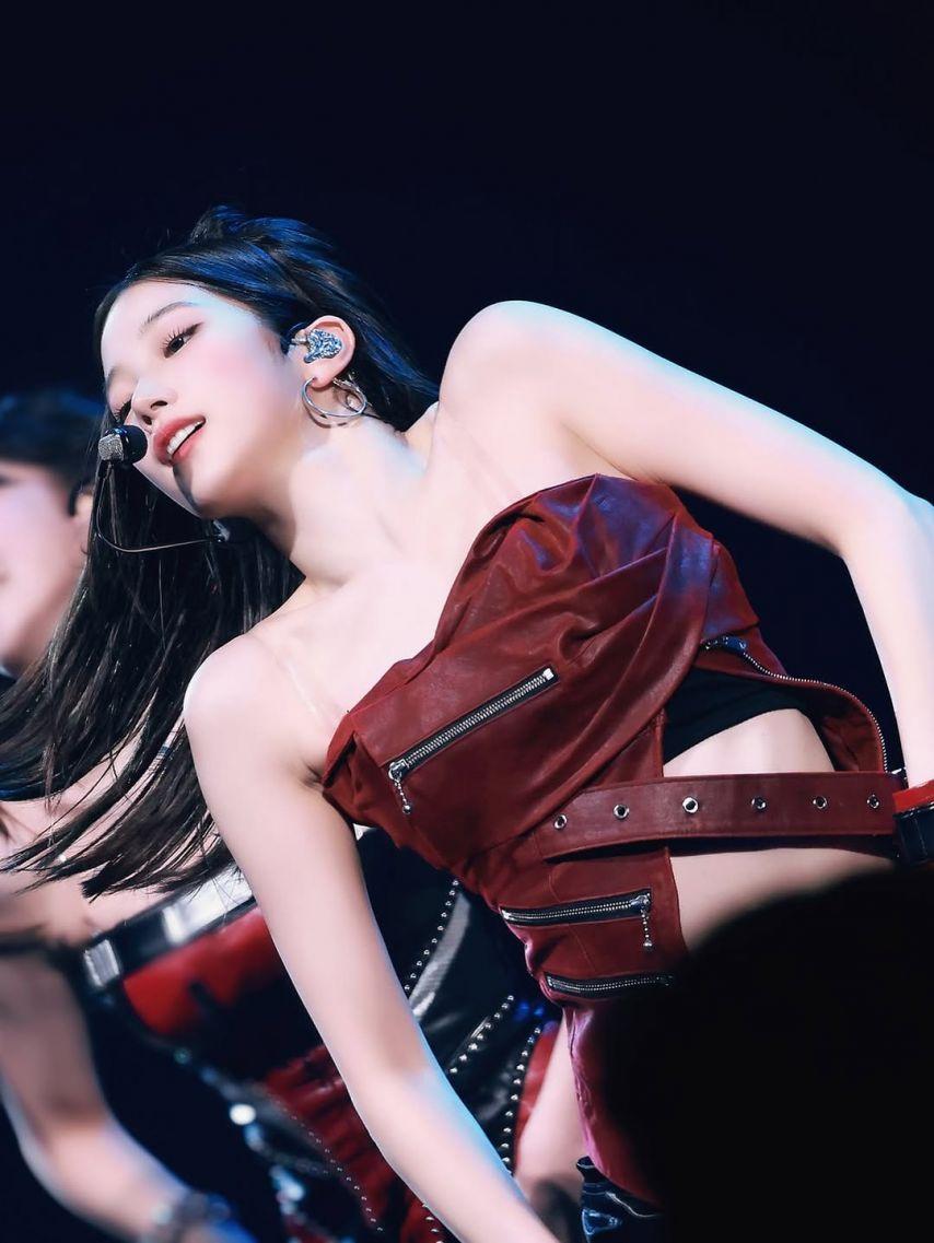 LE SSERAFIM (르세라핌) 카즈하10